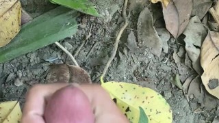 Public handjob till cum jakol