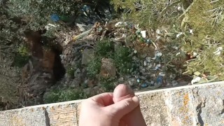 Pissing 2