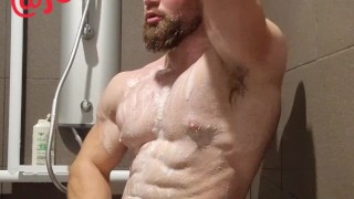Bodybulder playing with his cock in the shower