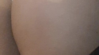 DANDOLE UN MASAJE A MI AMIGA