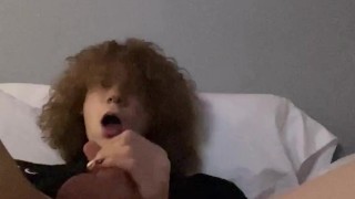 Teen femboy fingering himself :3