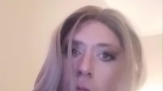 Crossdresser blonde