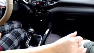 MY STEPMOM GIVES ME A HANDJOB IN THE CAR IN THE PARKING LOT UNTIL I COME COMPLETE VIDEO UVIU 👀👀👀