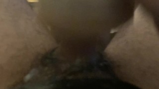 Je la lèche pour faire mouiller sa chatte fleshlight