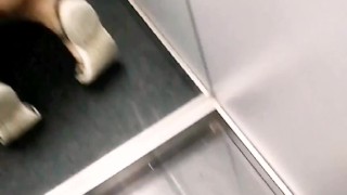 Turista Argentina es infiel y me hace una mamada en el ascensor del hotel - Casero POV