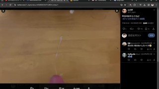 机にドピュッと放出するスペルマが大量で掃除が大変