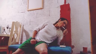 Raba Erre observa los aretes de su verga y eyacula ante un ojo espía