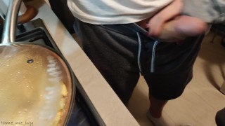 Handjob by cute girlfriend while cooking fries(full vid on my 0nlyfans/ManyVids)