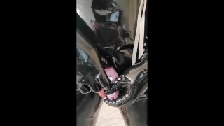 穿乳胶衣带上锁