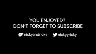 Mi vecina me invita a una pijamada y terminamos cogiendo fuerte