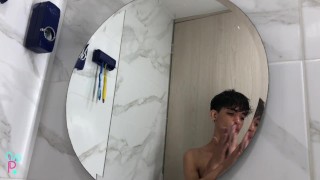 VENEZUELAN WITH HUGE 22CM COCK MASTURBATES UNTIL HE OUTSIDE HIS MILK