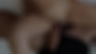 日焼けした女子校生がルーズソックスだけ履いて腰をグラインドさせ絶頂