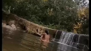 Rica follada en cascada de colombia