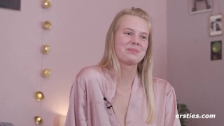 Ersties - Intime Sinnlichkeit mit der blonden Jolien in sexy Dessous
