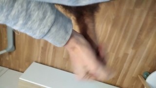 🇦🇷🇻🇪🇪🇨Cachondo Amateur No Puede Aguntar Mas y Expulsa su Semen A Chorros en el Suelo💦