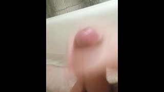 Играю со своим членом, рука помощи кончаю кремпай