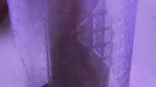 Uso mi bomba de vacío y me corro