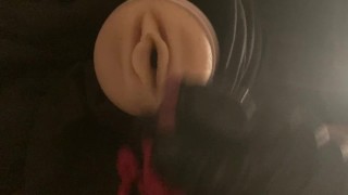 Je baise sa chatte avec sa culotte rouge fleshlight