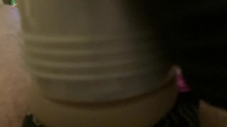 Je baise sa chatte avec sa culotte rouge fleshlight
