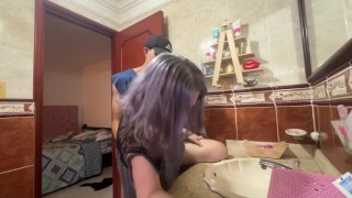 MI HERMANASTRO ME DA EN CUATRO Y ME TRAGO SU LECHE