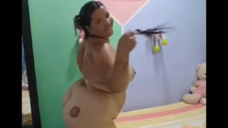 Latina le envia video muy caliente y sexy a su amante pronunciando su nombre mostrando todo