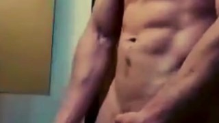 "Dos Vidas, Dos Realidades: La Desigualdad Económica entre Fer (67) y Kenu (36)"