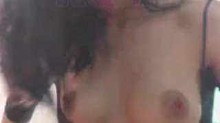 Flaca puta salta sobre mi verga hasta que me saca toda la leche