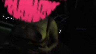 Me saco las tetas en público para que me las vean