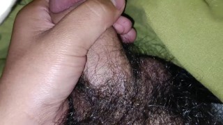 Verga peluda de jovencito caliente a media noche