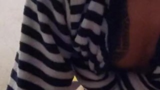 Pareja amateur probando cosas nuevas