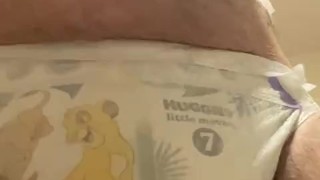 Flooding size 7 little movers diaper