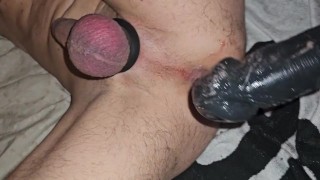 Analfick mit Riesendildo Loch ist offen