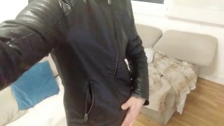 🇪🇨🇦🇷🇻🇪El Chico Malote de La Polla Gigante Vacia su Esperma En la Chaqueta De Cuero