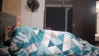 I masturbate next to my stepbrother's bed, fucks my pussy