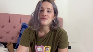 MI HERMANASTRA ENCUENTA FOTOS SEXIS EN MI CEL ELLA PIDE QUE LA FOLLEN