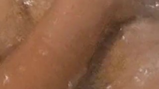 QUE DICES SI ME LO METES DENTRO DEL Jacuzzi