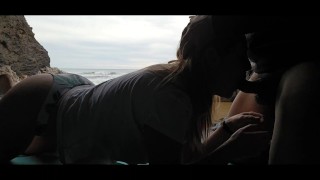 Tocandonos en la playa