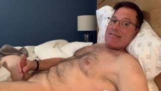 Quick Jerk-off in bed, I cum and taste it for you. Felt great! New!