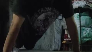 HOMBRE GRANDOTE ALTO HACIENDO MÁS Y MÁS EJERCICIO 💪🏻🏋🏻‍♂️