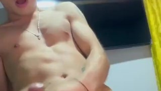 colombiano le gusta masturbarse cuando esta solo en casa