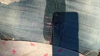 Chica Desesperada mea sus panties