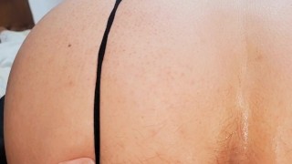 デカケツとアナルを突き出してディルドオナニー