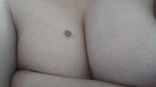 Chubby girl gordibuena te envía video donde muestra sus grandes tetas a escondidas de su novio