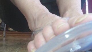 GIANTESS AND TRANSPARENT FLIP FLOP