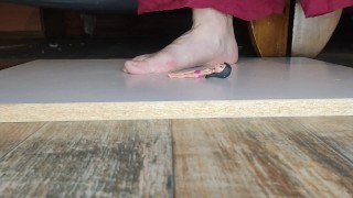 GIANTESS AND SHRINK FOOT SLAVE