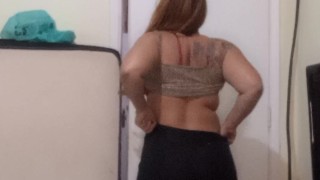 MOSTRANDO A BUCETA RASPADA E LISINHA