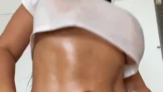 Quiero mas aceite en mi cuerpo