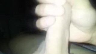 Una paja rápida y salió toda la leche!