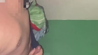 Tocandome viendo porno