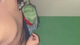 Tocandome viendo porno